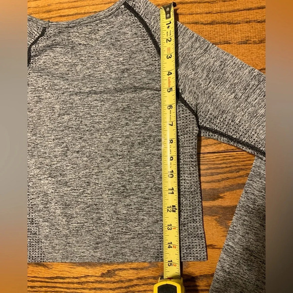 Pink Victoria’s Secret crop workout long sleeve gray thumb hole - Picture 5 of 6